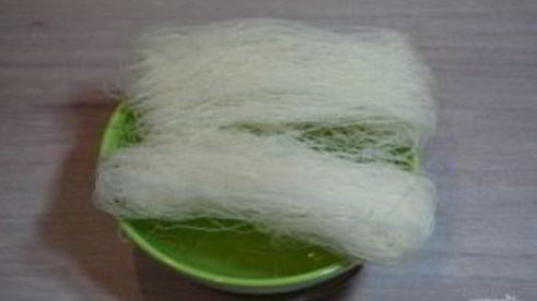 куриный суп с лапшой в азиатском стиле