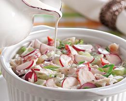 Белая окрошка с крабовым мясом