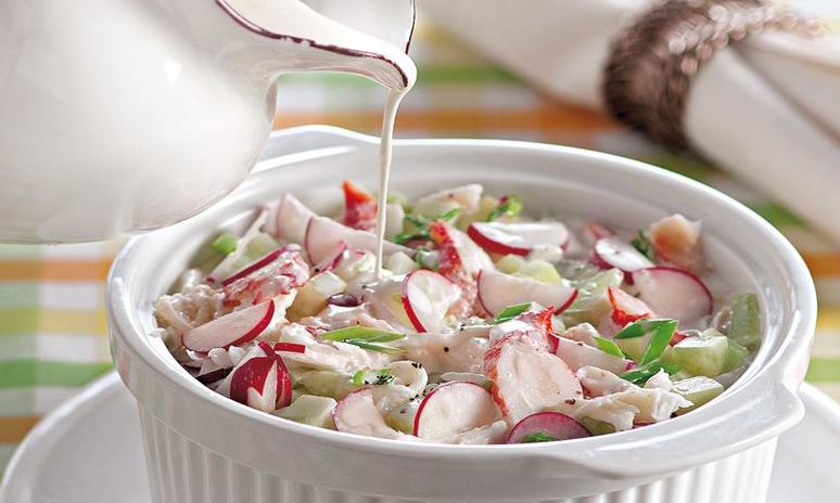Рецепт белой окрошки с крабовым мясом