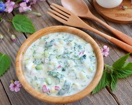 Окрошка на кефире с крапивой и мятой