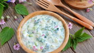 Окрошка на кефире с крапивой и мятой