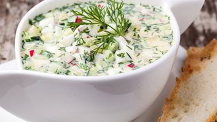 Окрошка с кефиром, чесноком и сахаром