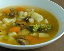 Легкий овощной суп с шампиньонами