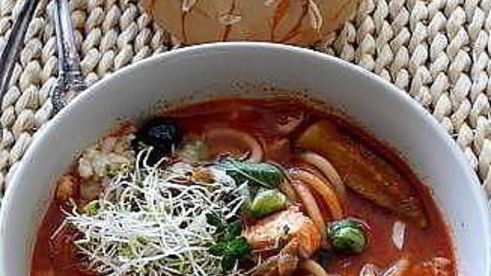 минестроне с рыбой и спагетти