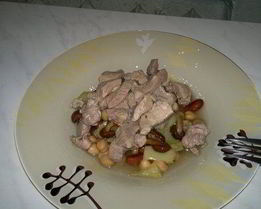 Фасолево-нутовая похлебка с перцем и грибами и с бедром индейки в чесноке и розмарине