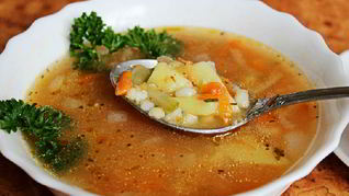 Рассольник с огурцами и перловкой