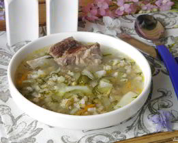 Рассольник с перловкой и солеными огурцами