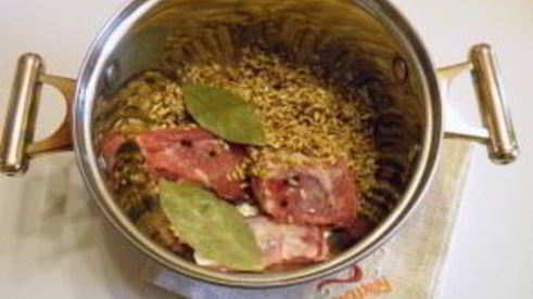 рассольник с перловкой и солеными огурцами