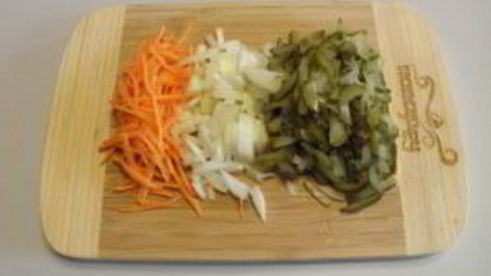 рассольник с перловкой и солеными огурцами