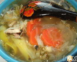 Острые щи с рыбными консервами