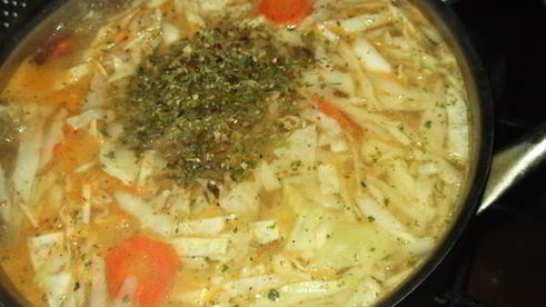 острые щи с рыбными консервами