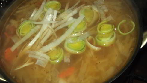 острые щи с рыбными консервами