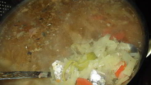 острые щи с рыбными консервами