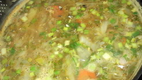 острые щи с рыбными консервами