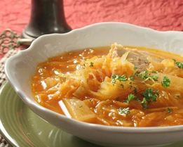 Щи из квашеной капусты со свининой