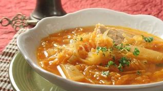 Щи из квашеной капусты со свининой