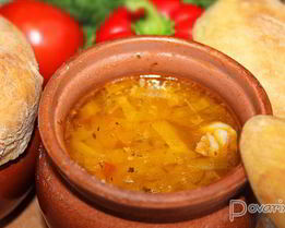 Щи из свежей капусты в горшочках