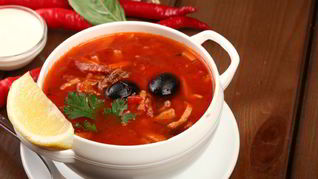 Сборная мясная солянка в мультиварке