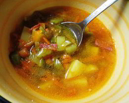 Солянка мясная с солеными огурцами