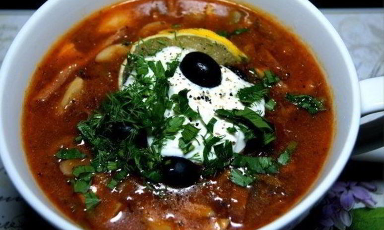 Рецепт солянки с колбасой и грибами