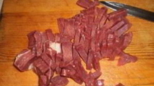 солянка с колбасой и грибами