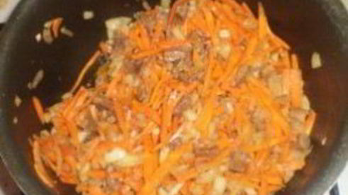 солянка с колбасой и грибами