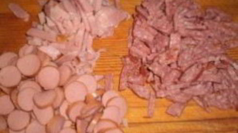 солянка с колбасой и грибами