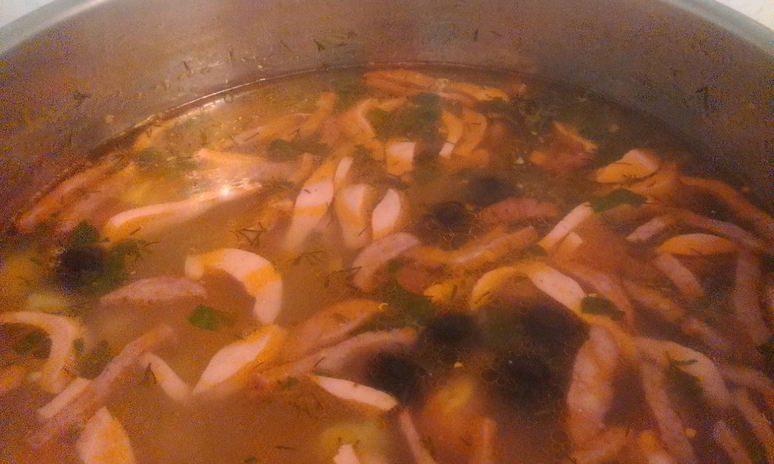 Рецепт солянки с колбасой