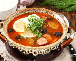 Солянка с копченой колбасой