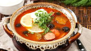 Солянка с копченой колбасой