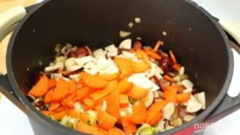 солянка с копченой колбасой