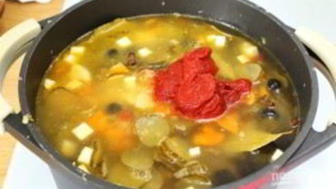 солянка с копченой колбасой