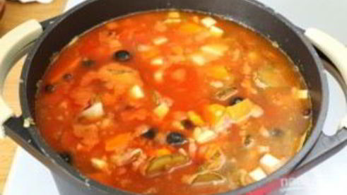 солянка с копченой колбасой