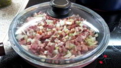 солянка с маслинами и лимоном