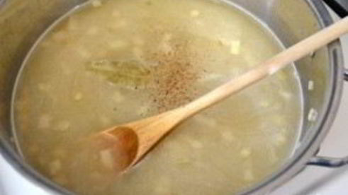 гороховый суп-пюре с беконом и картофелем