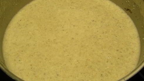 грибной суп-пюре с сыром бри и миндалем