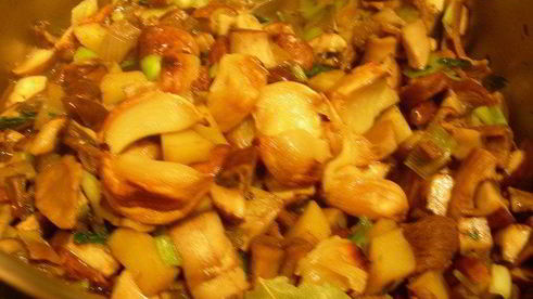 грибной суп-пюре с запеченным чесноком