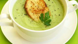 Суп-пюре из брокколи с гренками