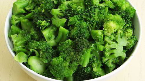 суп-пюре из брокколи с гренками