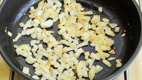 суп-пюре из брокколи с гренками