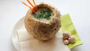 Суп-пюре из корня сельдерея в сельдерее