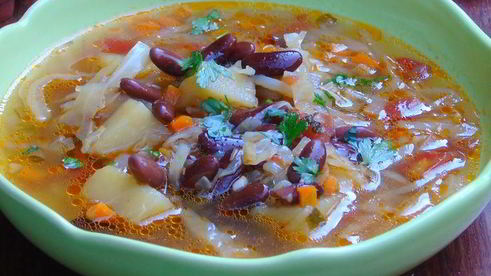 суп с карри, капустой и фасолью