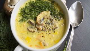 Сырный суп со свежими грибами