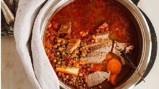 Яркий суп с чечевицей