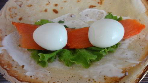 блинчики глазастые с семгой и зеленью