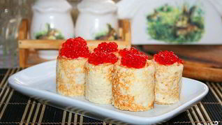 Блинчики с икрой красной