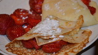 Блинчики с клубникой