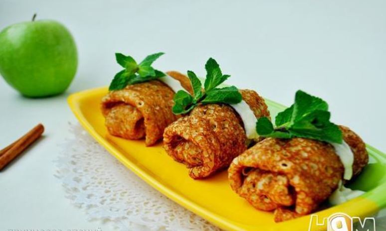 Рецепт блинчиков с яблоками в ванильном соусе