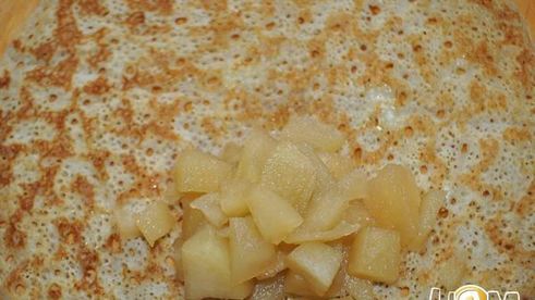 блинчики с яблоками в ванильном соусе