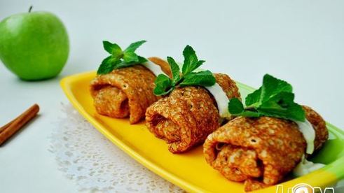 блинчики с яблоками в ванильном соусе